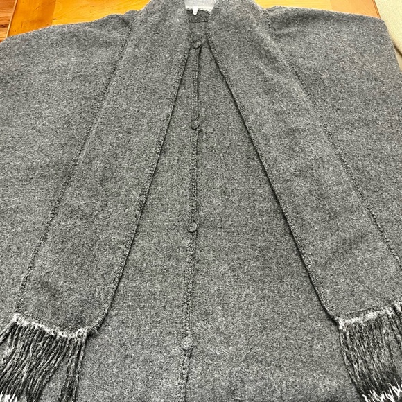 Baby alpaca cape/pancho, medium weight & warm - Picture 9 of 9